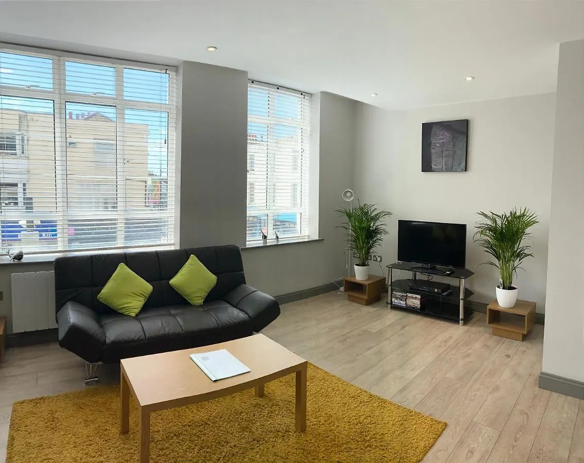 A Spacious 1 Bedroom Brighton Gem