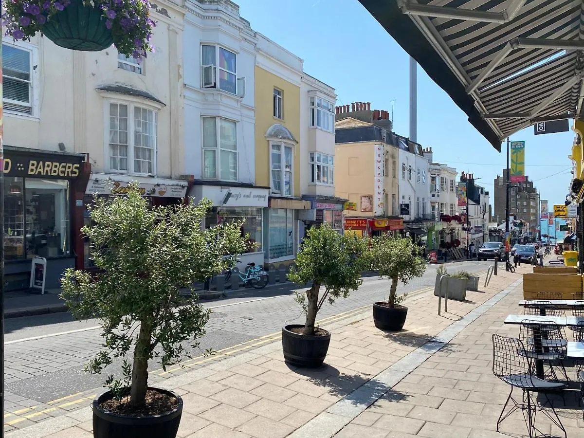 A Spacious 1 Bedroom Brighton Gem Lejlighed